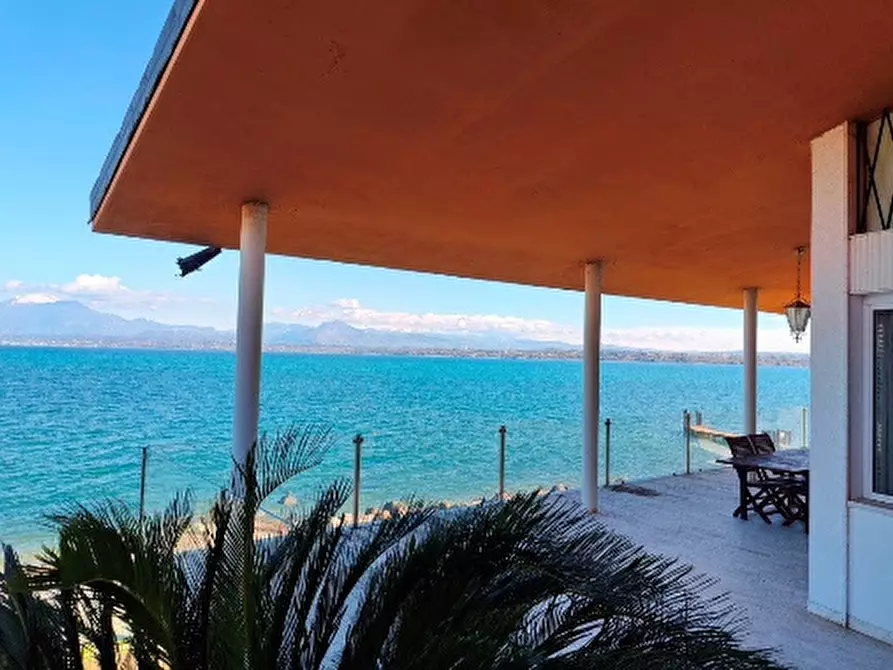 Immagine 5 di Villa in vendita  in VIA PARINI 5 a Peschiera Del Garda