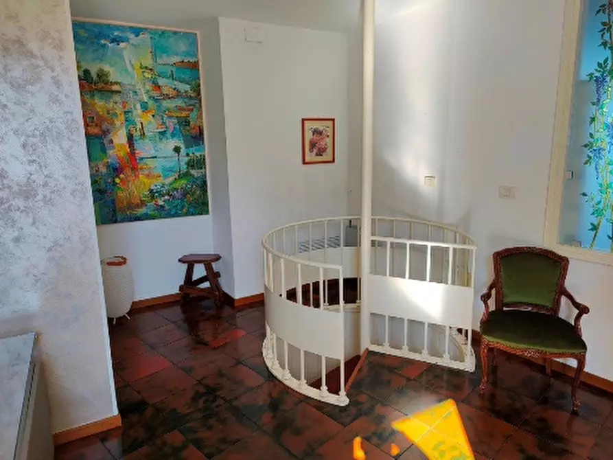 Immagine 8 di Villa in vendita  in VIA PARINI 5 a Peschiera Del Garda