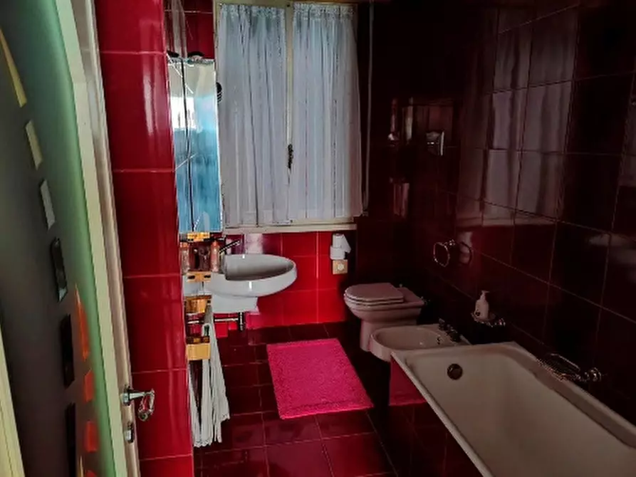 Immagine 14 di Villa in vendita  in VIA PARINI 5 a Peschiera Del Garda