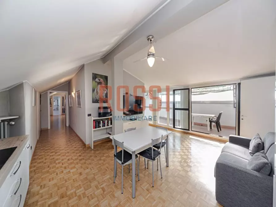 Immagine 3 di Appartamento in vendita  in VIA VALOSA DI SOPRA a Monza