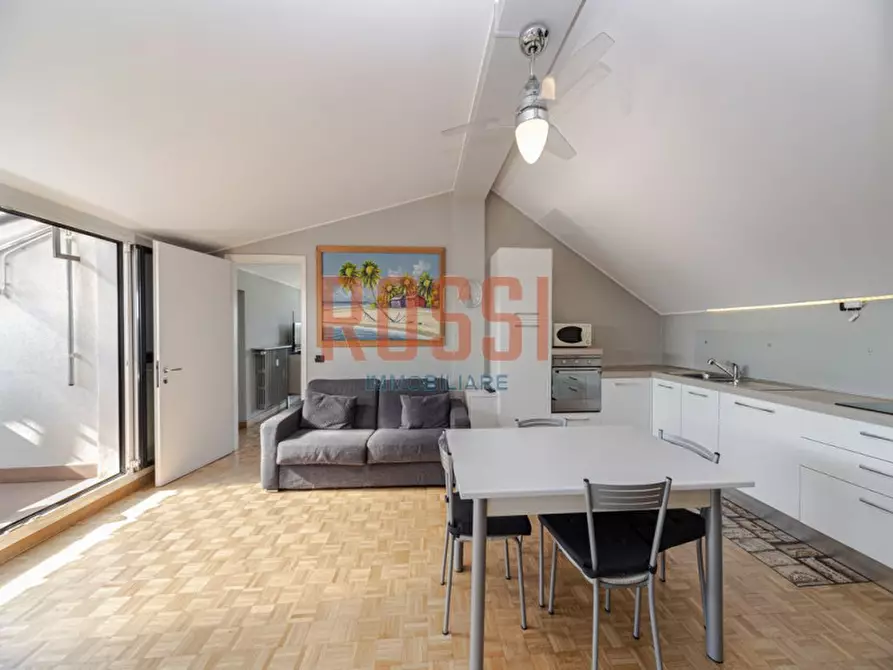 Immagine 4 di Appartamento in vendita  in VIA VALOSA DI SOPRA a Monza