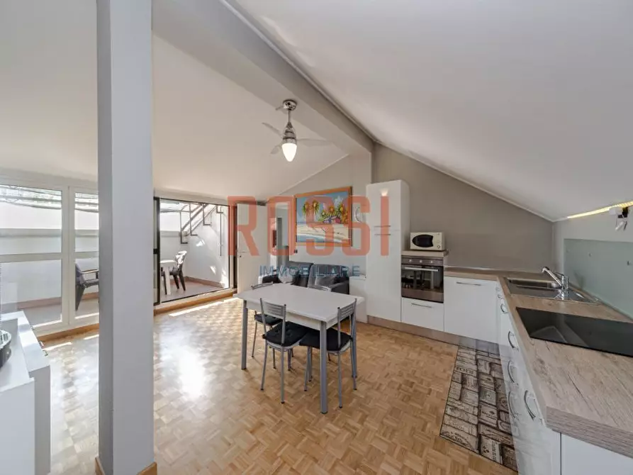 Immagine 5 di Appartamento in vendita  in VIA VALOSA DI SOPRA a Monza