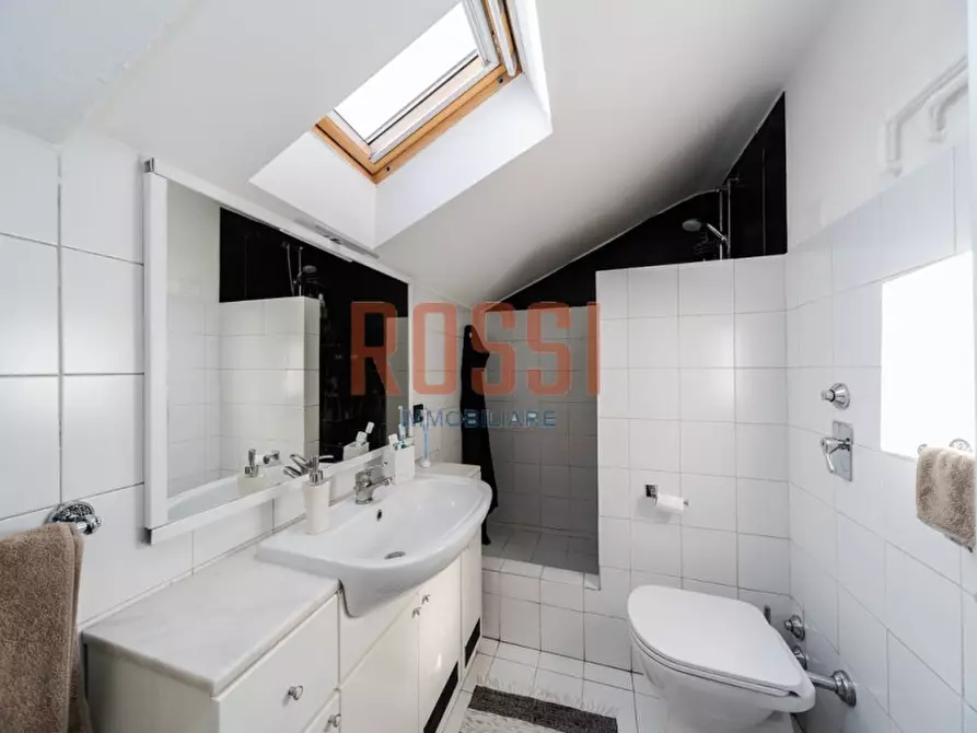 Immagine 14 di Appartamento in vendita  in VIA VALOSA DI SOPRA a Monza