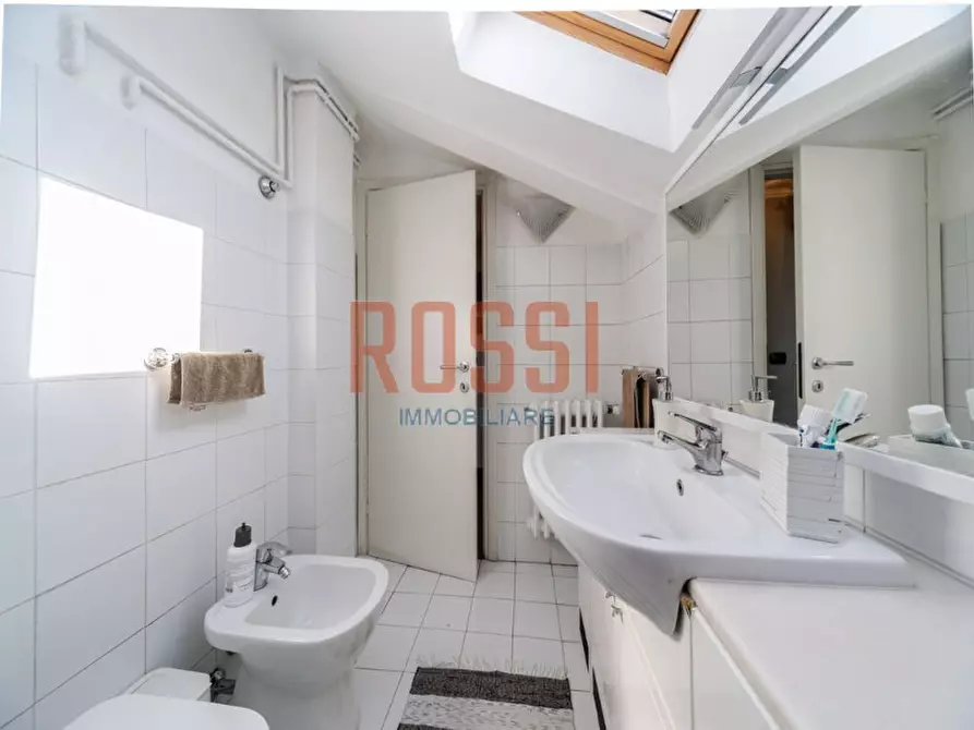 Immagine 15 di Appartamento in vendita  in VIA VALOSA DI SOPRA a Monza