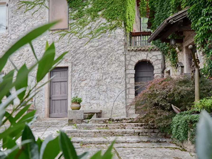 Immagine 4 di Villa in vendita  in Via Lagolo a Madruzzo