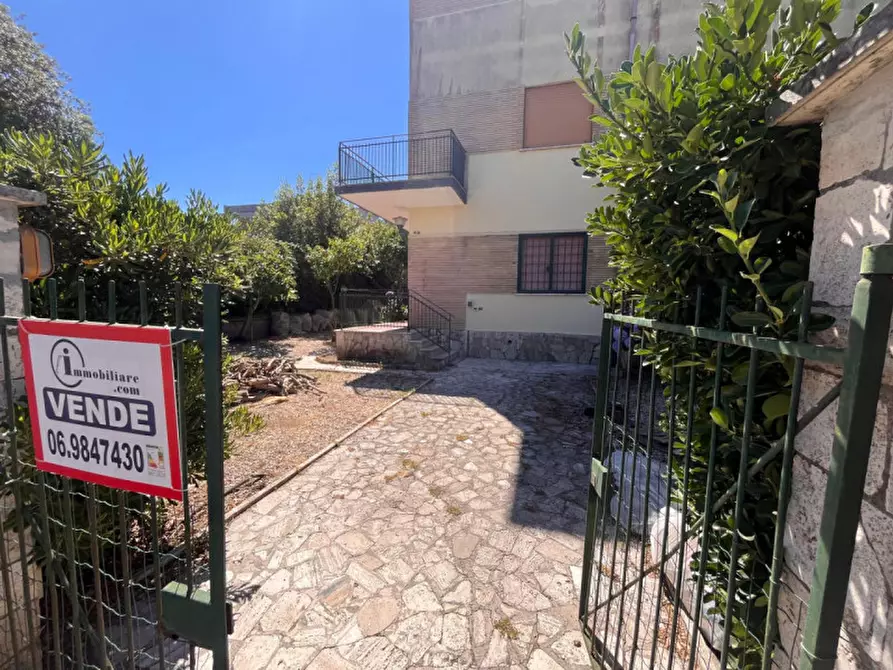 Immagine 1 di Appartamento in vendita  in Viale Ninfa Alburnea a Anzio