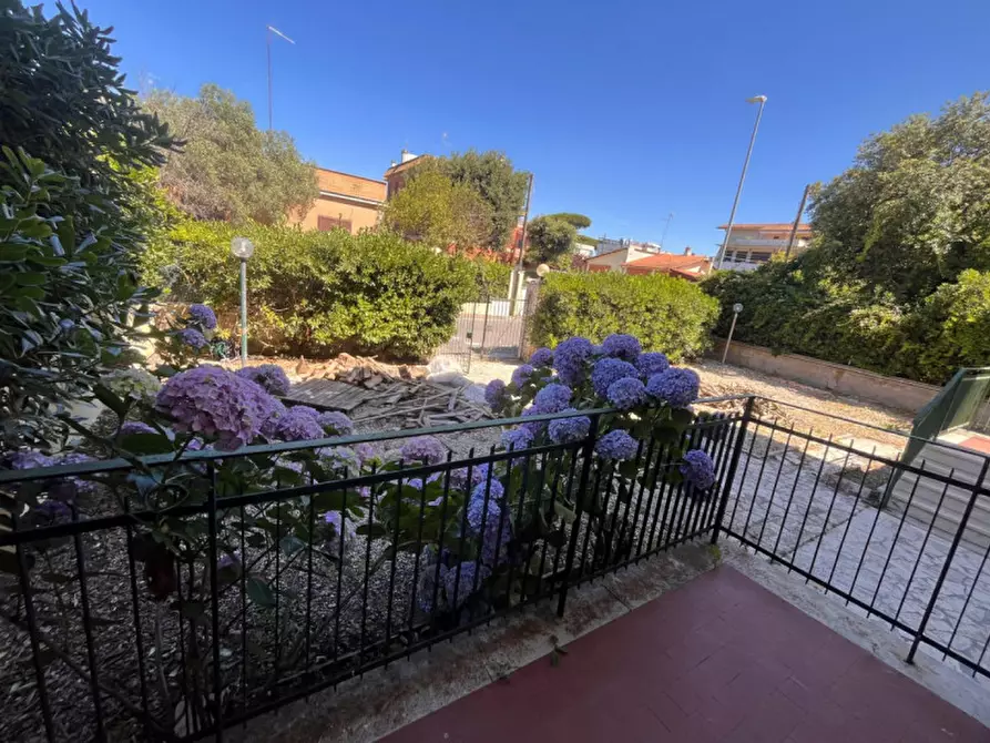 Immagine 8 di Appartamento in vendita  in Viale Ninfa Alburnea a Anzio