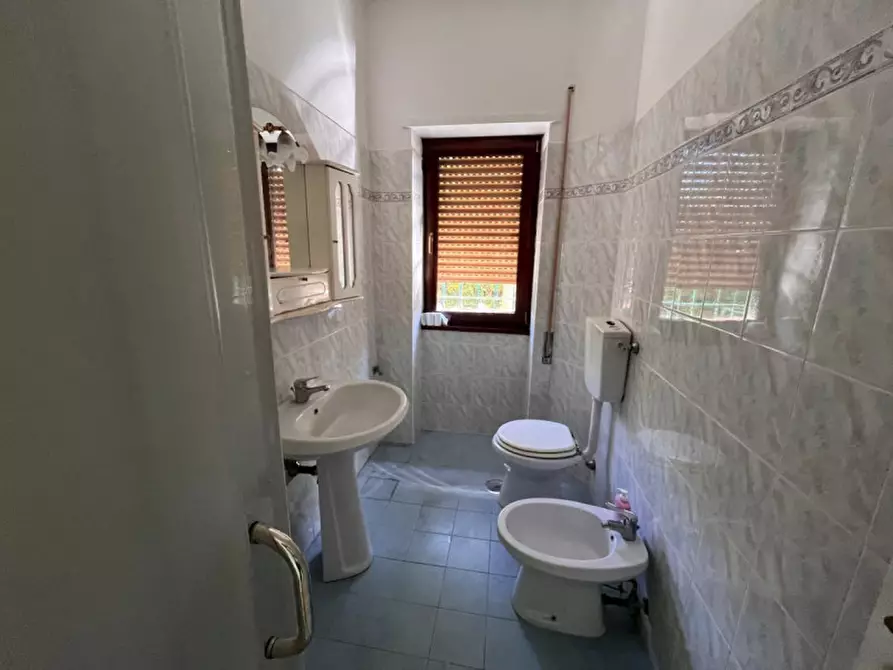 Immagine 17 di Appartamento in vendita  in Viale Ninfa Alburnea a Anzio