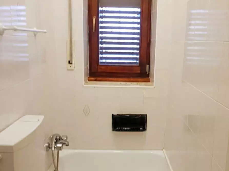 Immagine 19 di Appartamento in vendita  in Viale Ninfa Alburnea a Anzio