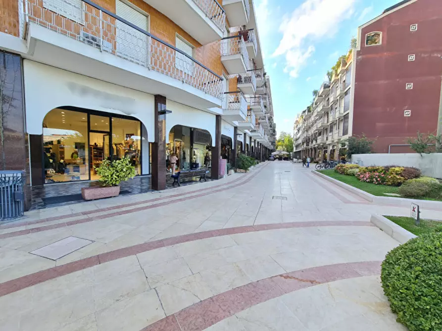 Immagine 1 di Negozio in vendita  in Via Giuseppe Jappelli a Abano Terme