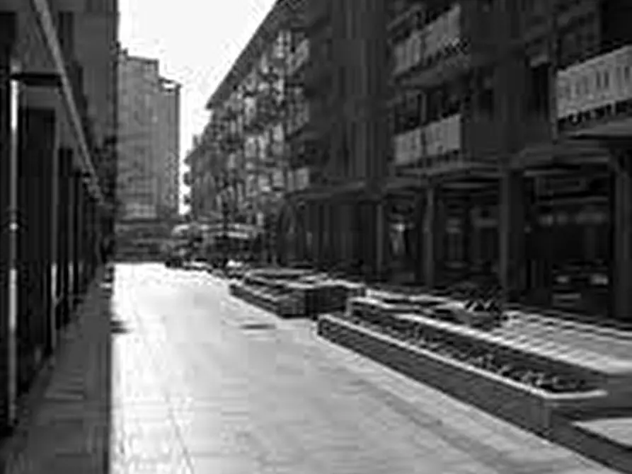 Immagine 3 di Negozio in vendita  in Via Giuseppe Jappelli a Abano Terme