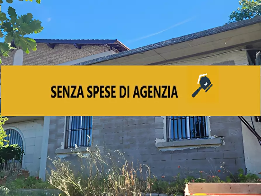 Immagine 1 di Magazzino in vendita  in Via Località Querciole a Villa San Giovanni In Tuscia