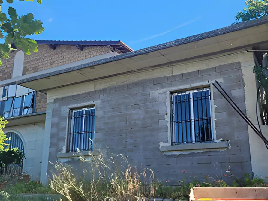 Immagine 2 di Magazzino in vendita  in Via Località Querciole a Villa San Giovanni In Tuscia