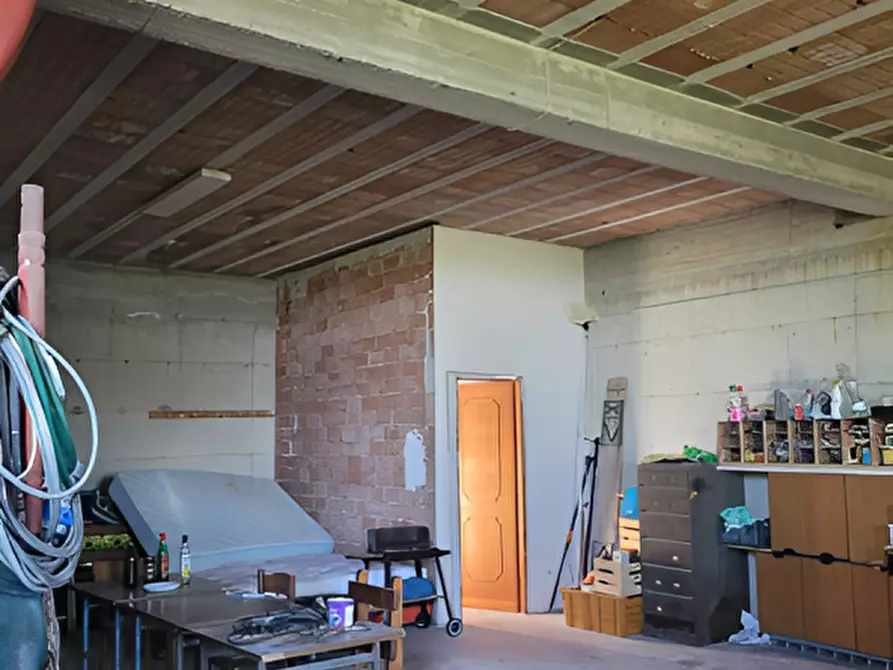 Immagine 3 di Magazzino in vendita  in Via Località Querciole a Villa San Giovanni In Tuscia