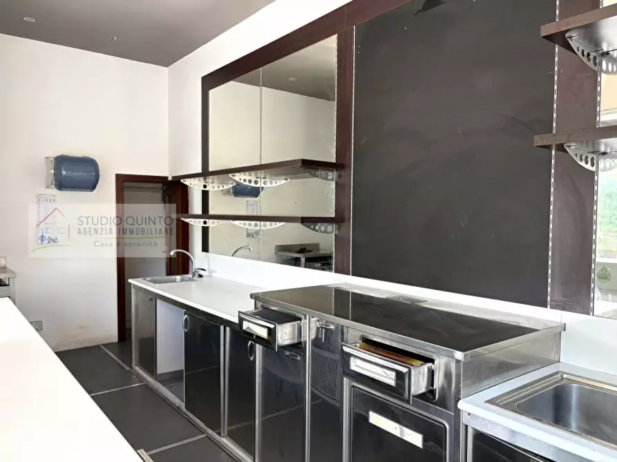 Immagine 4 di Negozio in vendita  a Treviso