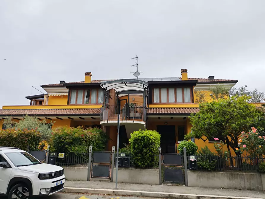 Immagine 1 di Appartamento in vendita  in Via del Torrente a Cesena