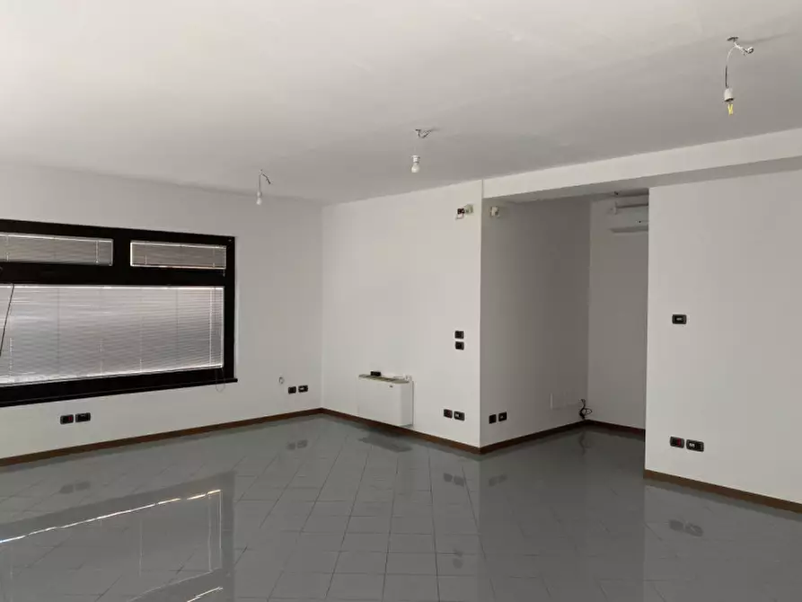 Immagine 2 di Negozio in vendita  in via vigonovese a Padova