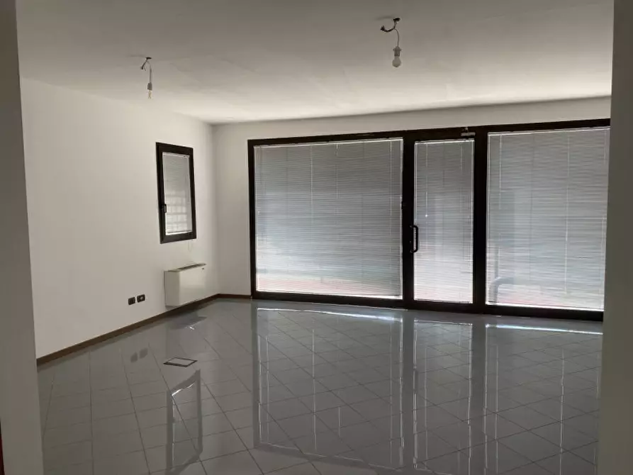 Immagine 5 di Negozio in vendita  in via vigonovese a Padova