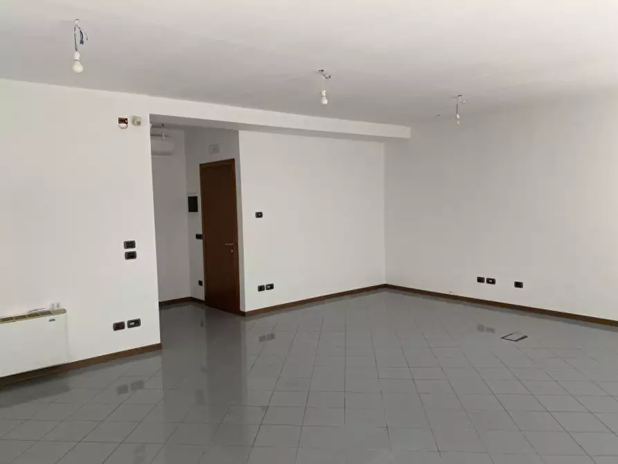 Immagine 6 di Negozio in vendita  in via vigonovese a Padova