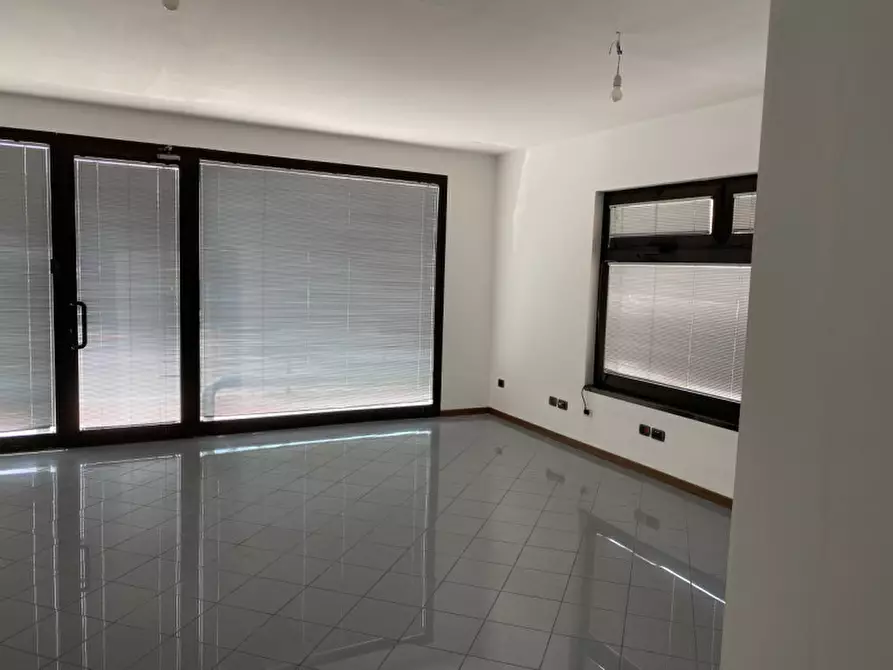 Immagine 7 di Negozio in vendita  in via vigonovese a Padova