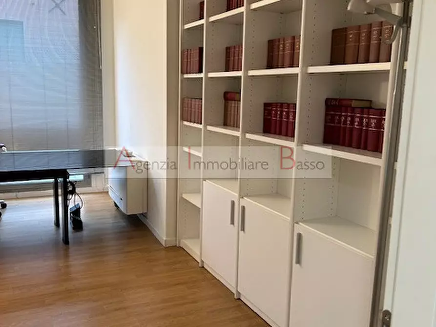 Immagine 14 di Ufficio in vendita  in PIAZZA GARIBALDI a Padova