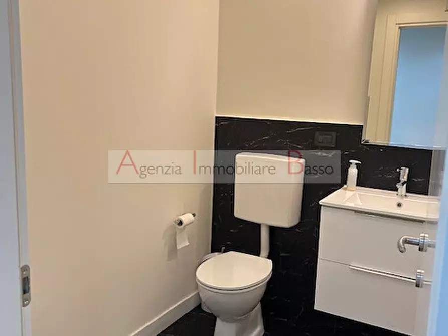 Immagine 18 di Ufficio in vendita  in PIAZZA GARIBALDI a Padova