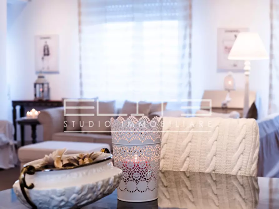 Immagine 9 di Appartamento in vendita  in Via Loreto a Ancona