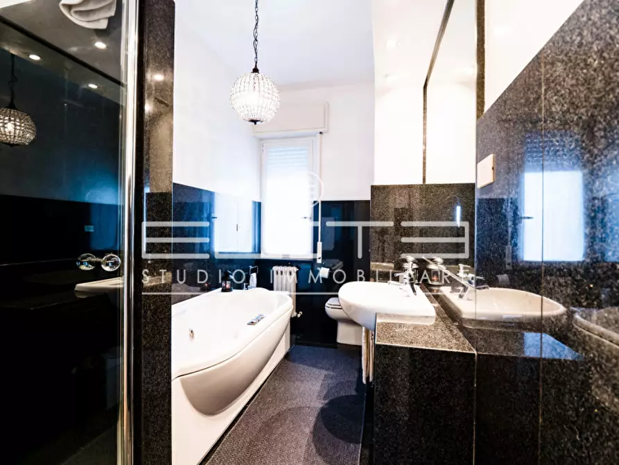 Immagine 18 di Appartamento in vendita  in Via Loreto a Ancona