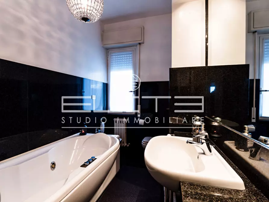 Immagine 20 di Appartamento in vendita  in Via Loreto a Ancona