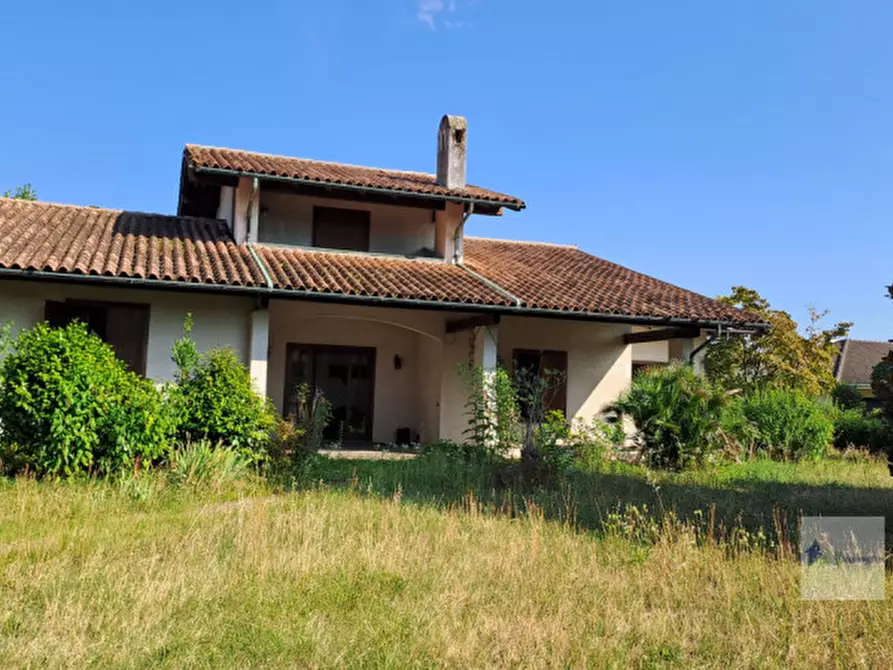 Immagine 1 di Villa in vendita  in VIA villoresi a Robecchetto Con Induno
