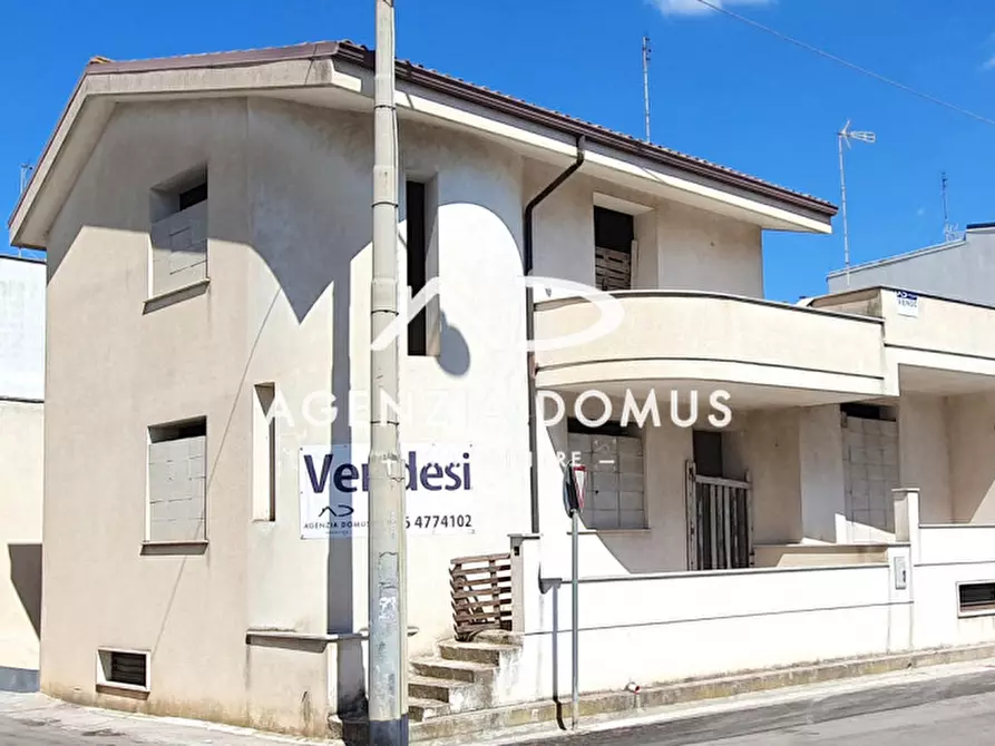 Immagine 1 di Casa indipendente in vendita  in via Alcide De Gasperi 1 a Melissano