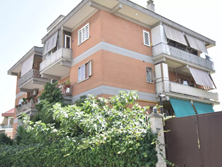 Immagine 3 di Appartamento in vendita  in Via Villanova a Roma