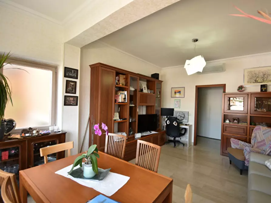 Immagine 12 di Appartamento in vendita  in Via Villanova a Roma