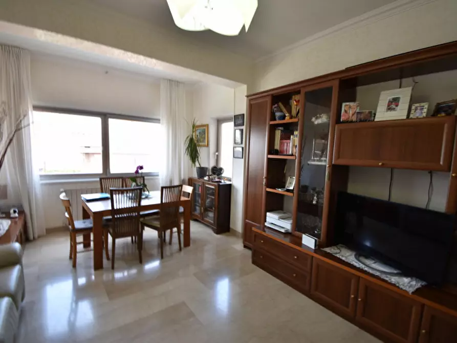 Immagine 14 di Appartamento in vendita  in Via Villanova a Roma