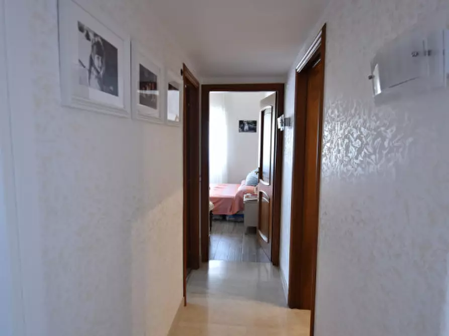 Immagine 27 di Appartamento in vendita  in Via Villanova a Roma