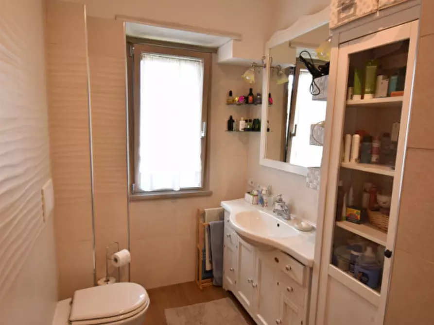 Immagine 33 di Appartamento in vendita  in Via Villanova a Roma