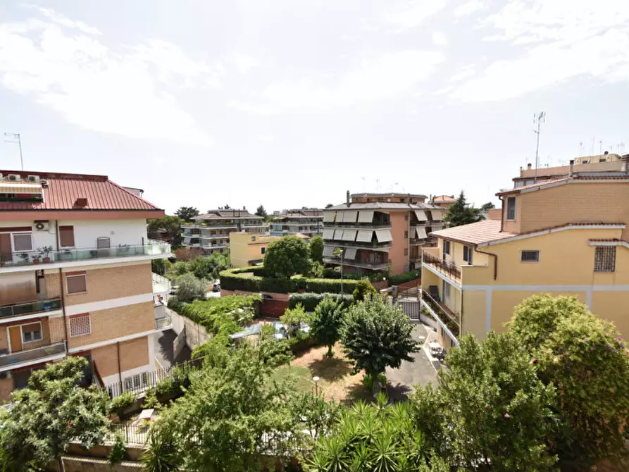 Immagine 38 di Appartamento in vendita  in Via Villanova a Roma