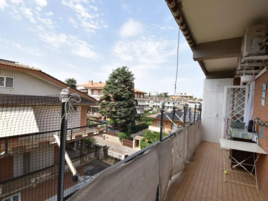 Immagine 40 di Appartamento in vendita  in Via Villanova a Roma