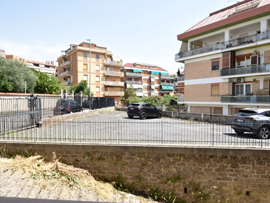 Immagine 42 di Appartamento in vendita  in Via Villanova a Roma