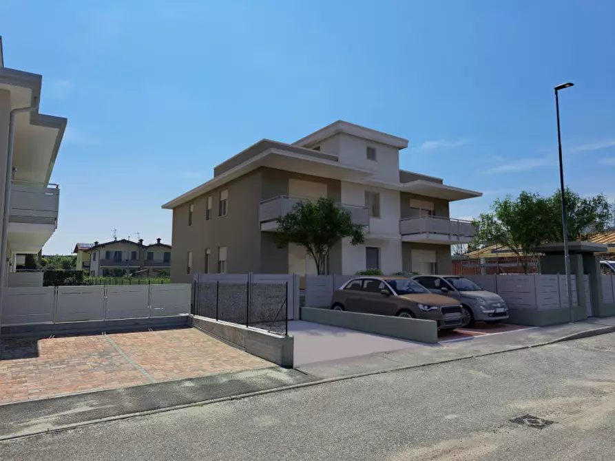 Immagine 1 di Appartamento in vendita  in piazza per la pace a Desenzano Del Garda