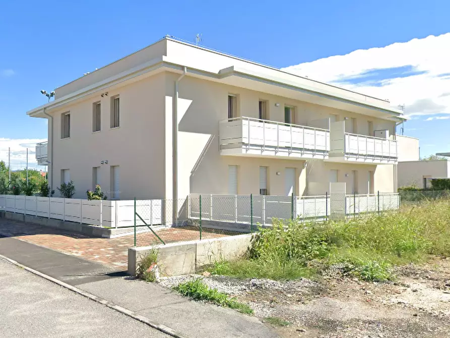 Immagine 14 di Appartamento in vendita  in piazza per la pace a Desenzano Del Garda