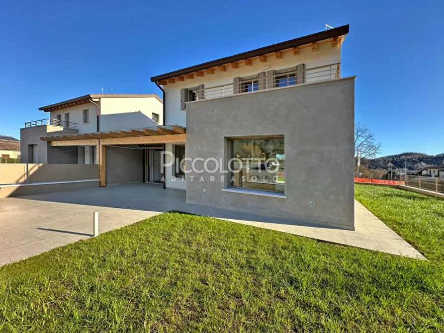 Immagine 3 di Casa bifamiliare in affitto  in via Pasubio a Cavaso Del Tomba