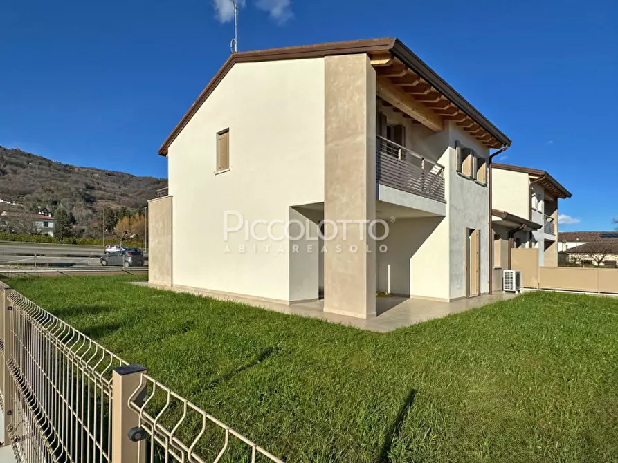Immagine 10 di Casa bifamiliare in affitto  in via Pasubio a Cavaso Del Tomba