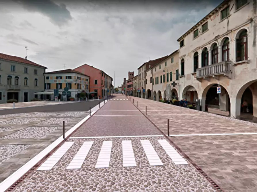 Immagine 1 di Palazzo in vendita  in Piazza XX Settembre a Noale