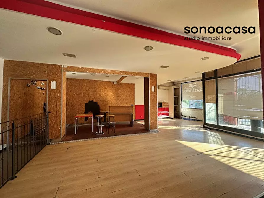 Immagine 1 di Negozio in vendita  in Via Roma 31 a Monte Porzio