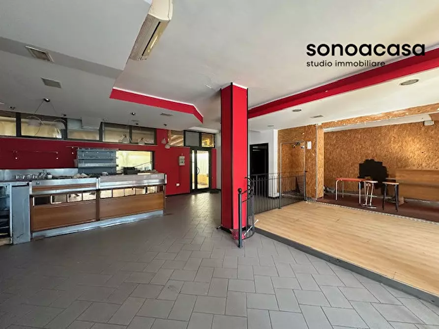 Immagine 2 di Negozio in vendita  in Via Roma 31 a Monte Porzio