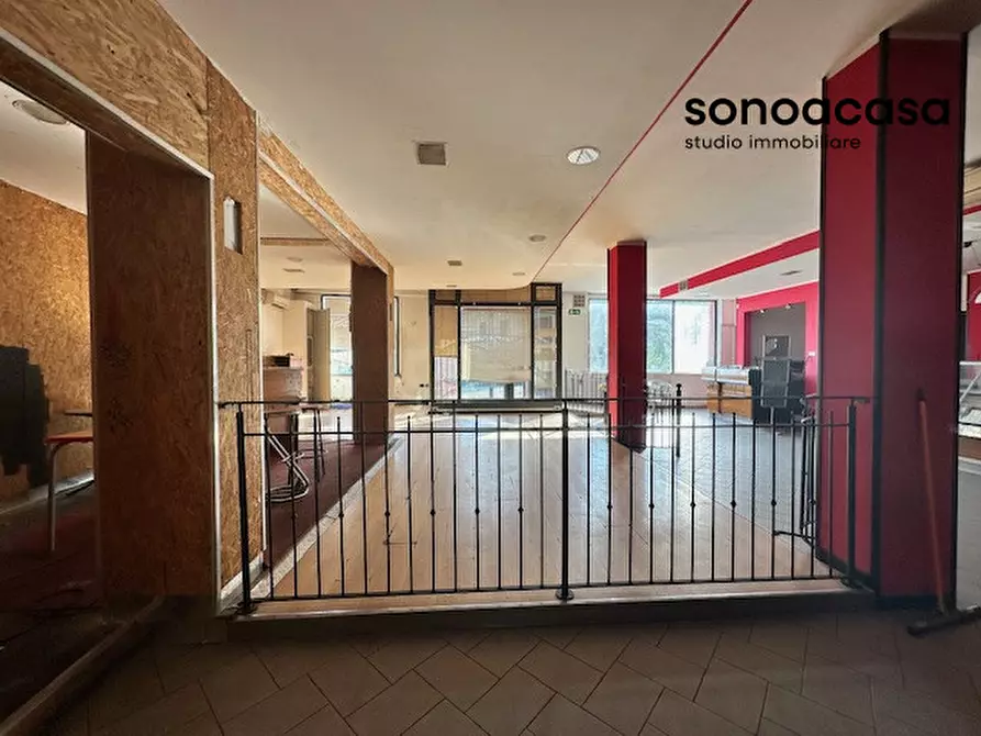 Immagine 10 di Negozio in vendita  in Via Roma 31 a Monte Porzio