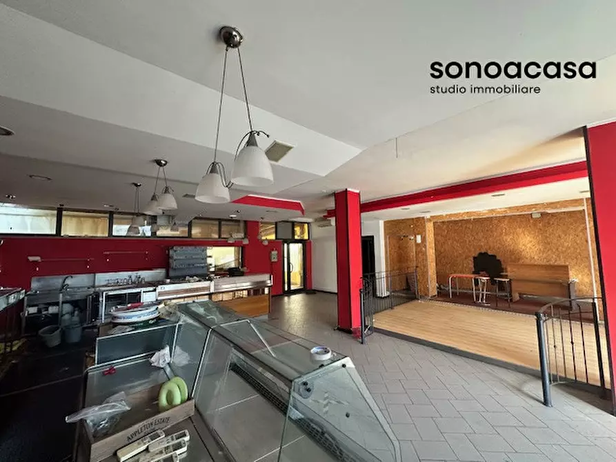 Immagine 13 di Negozio in vendita  in Via Roma 31 a Monte Porzio