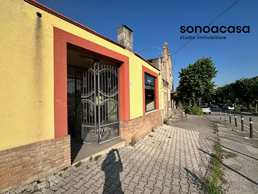 Immagine 16 di Negozio in vendita  in Via Roma 31 a Monte Porzio