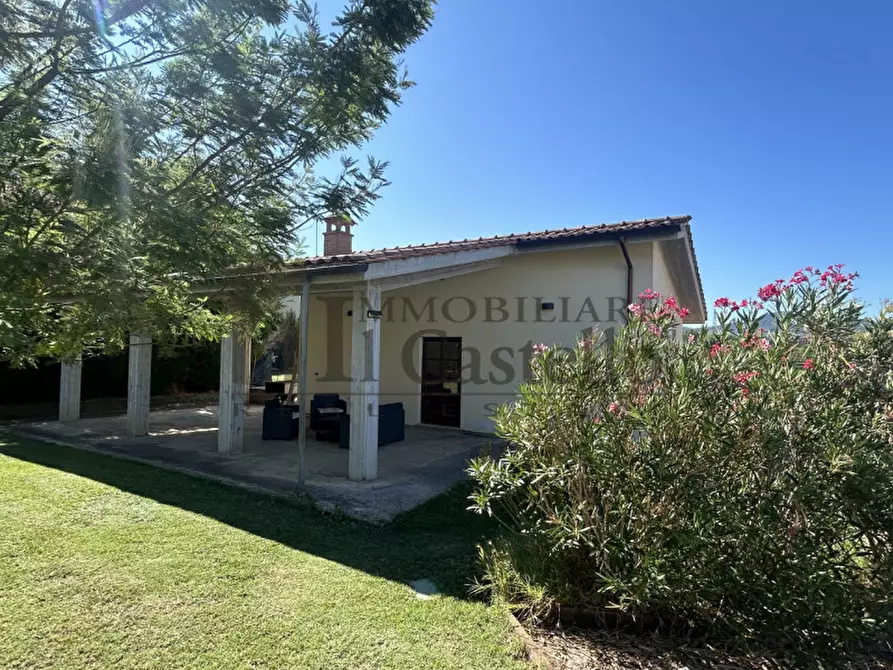 Immagine 11 di Villa in vendita  a Piegaro